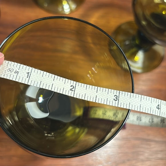 4  green Mid-Mod wine/cocktail glasses - Picture 8 of 8